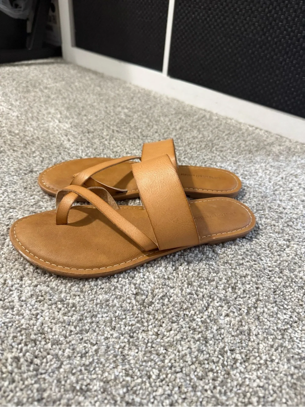 Women’s Tan Slide Toe-Loop Sandals